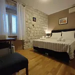 Carol Pensjonat Trogir