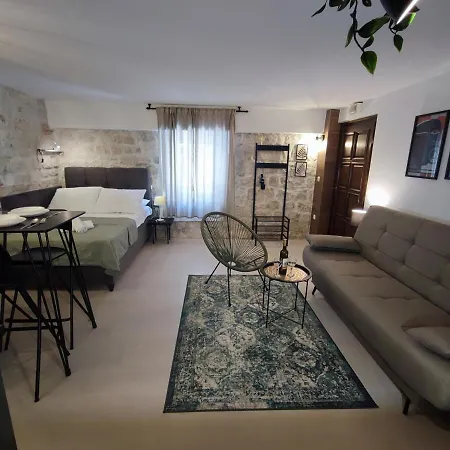 Pensjonat Carol Trogir