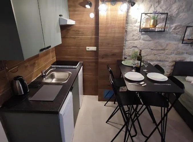 卡罗尔罗姆斯酒店 特罗吉尔