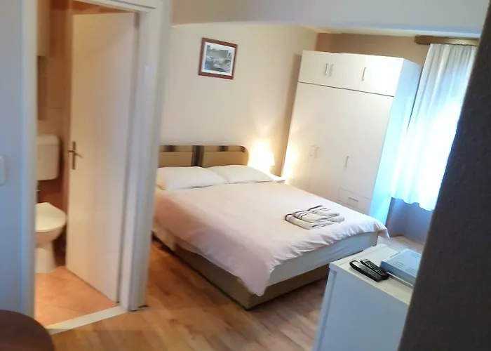 卡罗尔罗姆斯酒店 招待所 3*