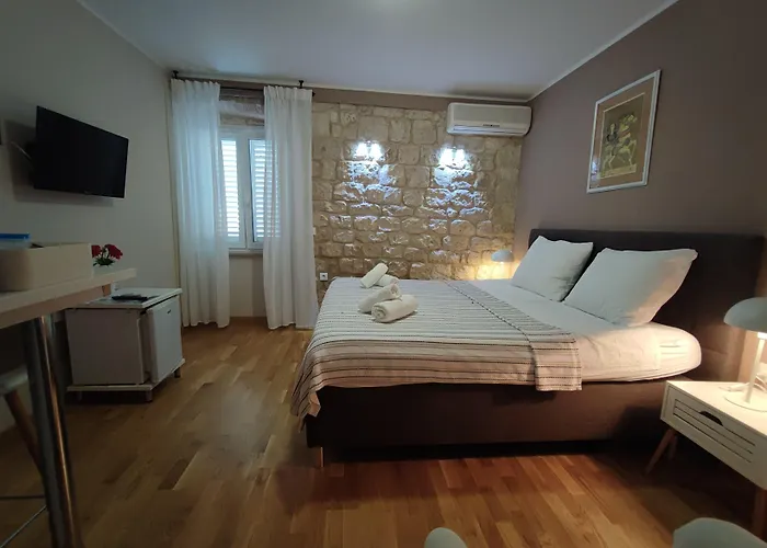 卡罗尔罗姆斯酒店 特罗吉尔