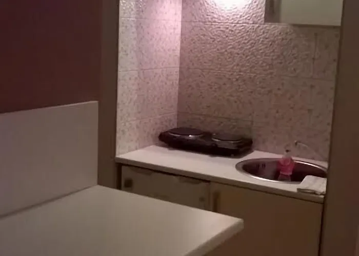 卡罗尔罗姆斯酒店 招待所 特罗吉尔