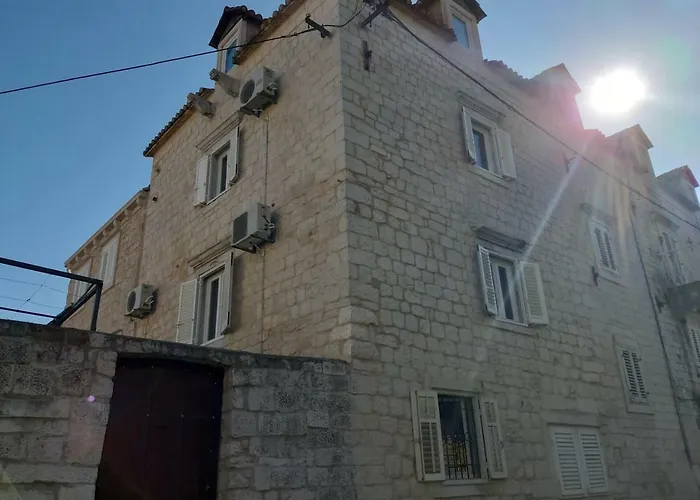 卡罗尔罗姆斯酒店 3*