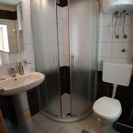 Carol Gostinjska kuća 3*