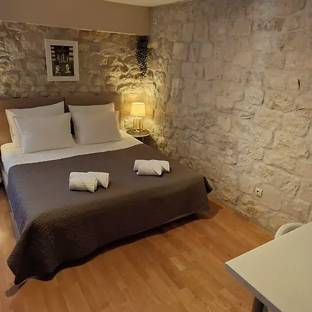 Carol Gostinjska kuća 3*