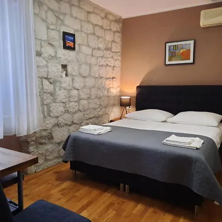 Gostinjska kuća Carol Trogir