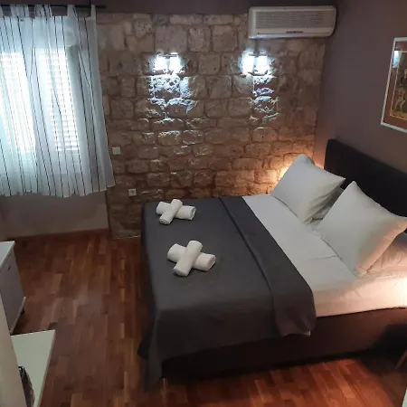 Carol Gostinjska kuća 3*