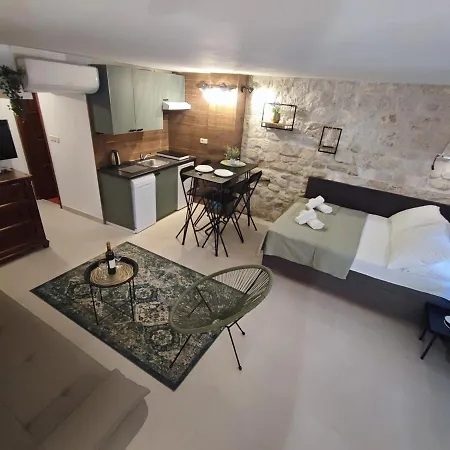 Carol Gostinjska kuća Trogir