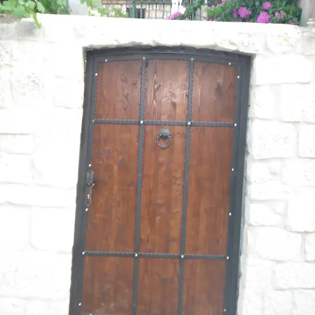 Carol Gostinjska kuća 3*